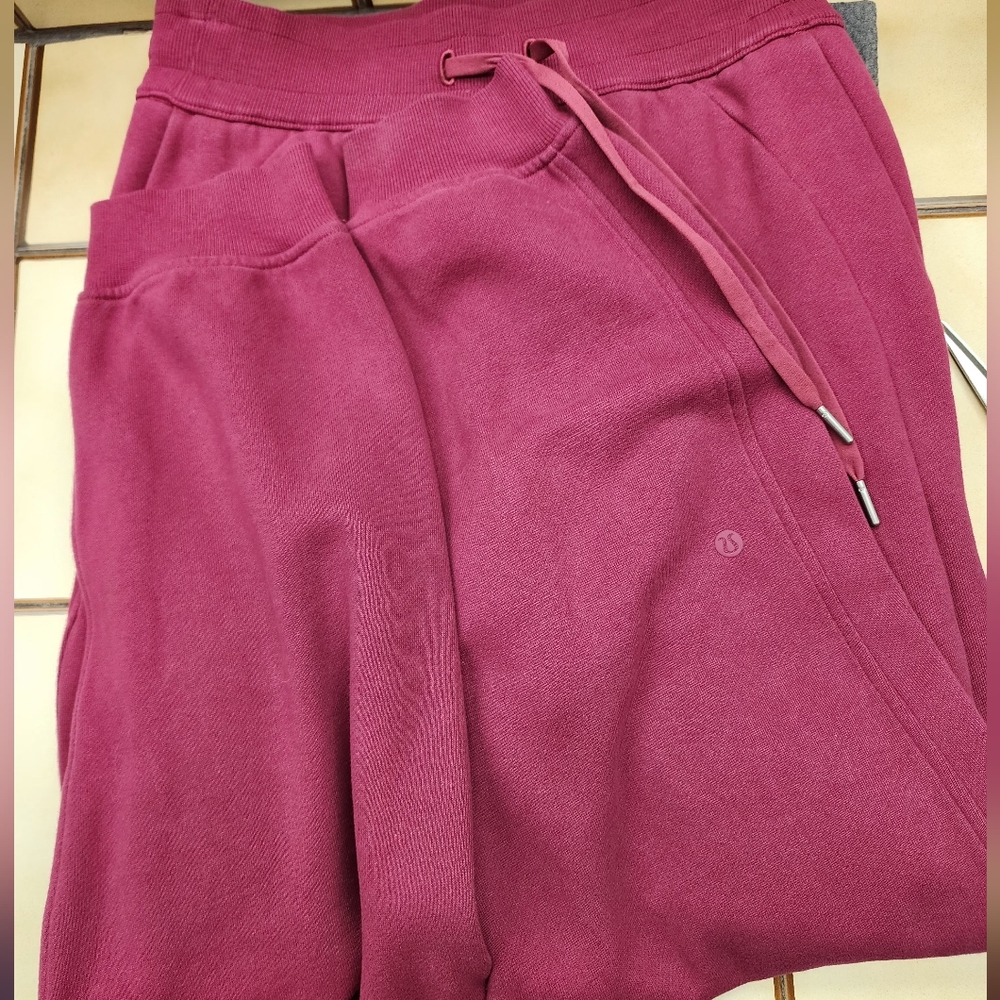 Lululemon Scuba Relaxed High Rise Jogger, size 6